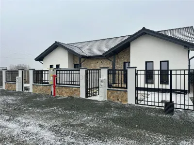 Duplex finalizat - 98 mp utili - compartimentare practica - Mosnita Noua