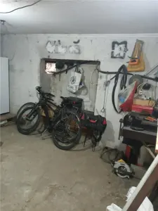 DOROBANTILOR - PARTER - BLOC IZOLAT - 3 CAMERE- 2 BAI - BALCON - CENTRALA - BOXA CF - foto 9