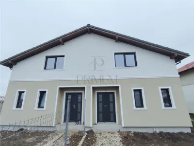 Duplex spatios - bucatarie inchisa - personalizare interioara - Mosnita Noua