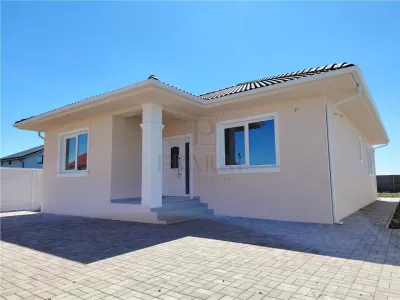 INDIVIDUALA LA CHEIE - TOATE UTILITATILE - ZONA POPULATA - Mosnita Noua