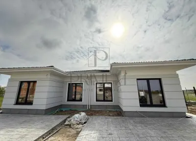 Duplex pe parter - 2 dormitoare - zona buna - desing superb - Mosnita Noua
