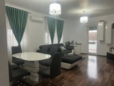 ARADULUI - ETAJ 1 - BLOC NOU - 3 CAMERE - INCALZIRE PARDOSEALA - CLIMA - LOC PARCARE - Timisoara