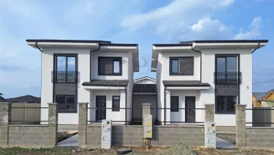 Duplex individual - bucatarie inchisa - dormitor la parter - teren 350 mp - Mosnita Veche