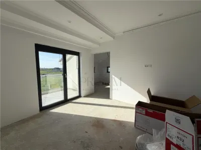 Apartament 3 camere - bucatarie separata - curte proprie - foto 1