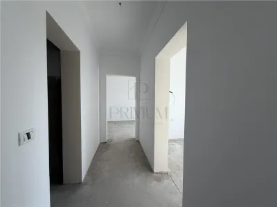 Apartament 3 camere - bucatarie separata - curte proprie - foto 2