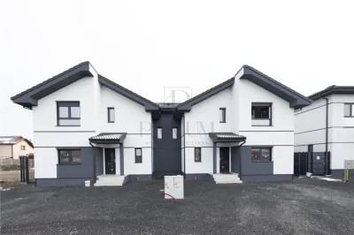 Duplex separat prin casa scarii - finisaje premium - compartimentare excelenta - Mosnita Veche