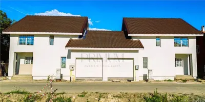 Sag- vatra satului- despartit prin garaj-  toate utilitatile - Sag