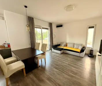 GIROC - 2 CAMERE - PARTER CU BALCON - MOBILAT SI UTILAT - ZONA BUNA - Giroc