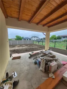 CASA INDIVIDUALA IN GHIRODA  3 CAMERE 90 MP UTILI 501 MP CURTE  UTILATA  BUCATARIE INCHISA  ZONA TOP - foto 3