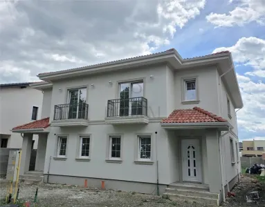 Duplex spatios -  3 bai - asfalt - Mosnita Veche