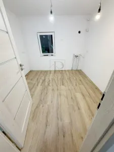 DAMBOVITA - ETAJ 1 RENOVAT - 3 CAMERE - 2 BAI - 2 BALCOANE - INCALZIRE PARDOSEALA - foto 2