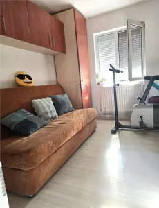 CIRCUMVALATIUNII - PARTER - 3 CAMERE - BALCON - CENTRALA PROPRIE - RULOURI - RENOVAT - Timisoara