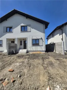 Duplex in zona excelenta - best deal - 116mp utili - toate utilitatile - Mosnita Noua