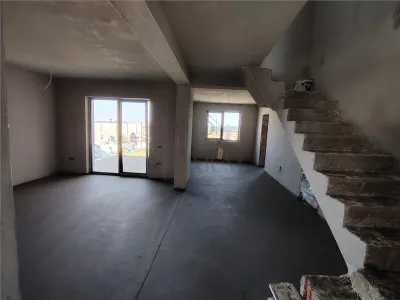 Duplex despartit prin C.T.- dormitor la parter - canalizare - foto 4