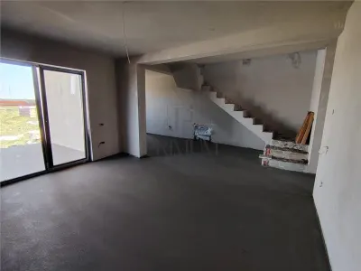 Duplex despartit prin C.T.- dormitor la parter - canalizare - foto 5
