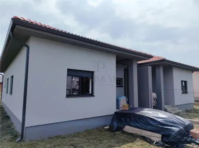 DUPLEX LA CHEIE - 3 DORMITOARE - TOATE UTILITATILE - Mosnita Veche