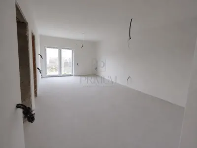 Duplex pe plan - asfalt - canalizare - personalizare interioara - foto 4