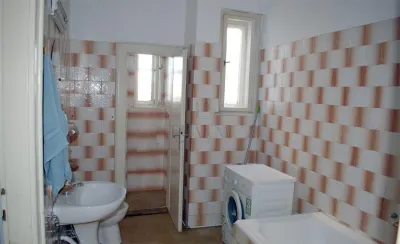 BALCESCU - 4 CAMERE - ETAJ 1 - SPATIOS - 2 BAI - DEBARA - TERASA - ISTORIC - - foto 6