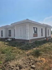 Duplex parter - 2 dormitoare - zona foarte buna - Mosnita Noua