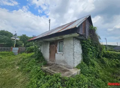 Luncani, Casa Chirpici, La strada - Luncani