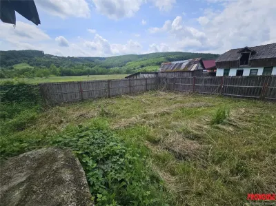 Luncani, Casa Chirpici, La strada - foto 3
