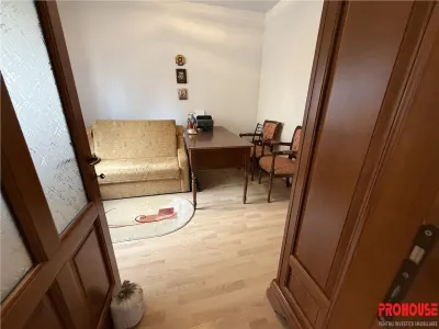 Proprietate deosebita de vanzare in centrul Bacaului- eleganta, istorie si investitie intr-o singura vila! - foto 12