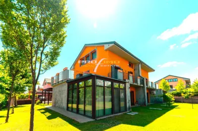 Vila Exclusivista P+2E+M zona Faleza Nord - Plaja Reyna - Constanta