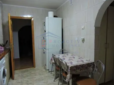 Burdujeni apartament 3 camere decomandat (3C-2219) - foto 6