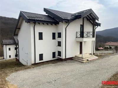 Luncani- vila noua- proiect deosebit langa padure! - foto 2
