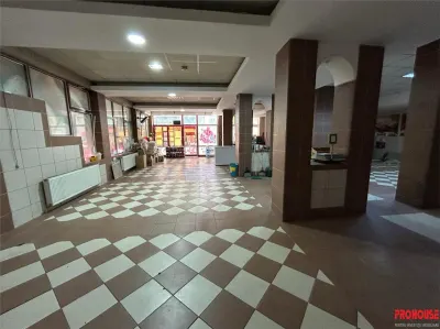 Spatiu comercial stradal - 230 mp - vanzare/inchiriere - Bacau