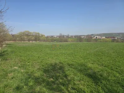 Teren Intravilan 1,5 Ha | Deschidere 180ml | T-7760 - Ilisesti