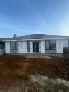 RECO Casa plan parter cu 3 dormitoare-finisata la alb - Paleu - Paleu