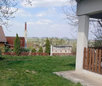 Reco Teren extravilan cu casa de vacanta in zona Episcopia - Oradea