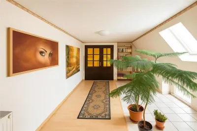 RECO Casa S+P+M cu spatiu comercial si garaj in Marghita - ideala pentru locuit si afacere - foto 3