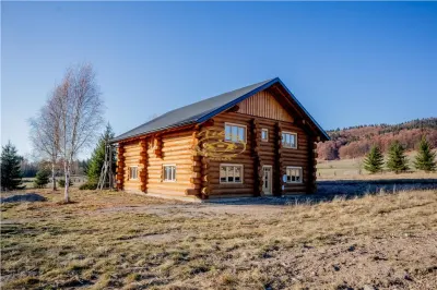 Casa din lemn rotund (Izvoru Muresului, str. Garii) - Izvoru Muresului
