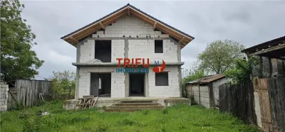 Casa de vanzare la rosu cu 1500 mp teren - Alba Iulia