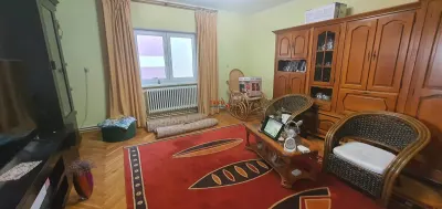 Casa de vanzare la asfalt 8 camer 1720 mp teren Alba Iulia - foto 9