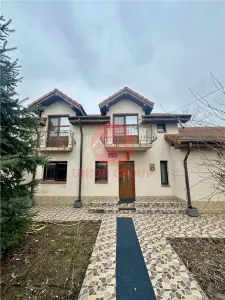 Casa Spatioasa cu Teren de 1000 mp | Poiana - Poiana
