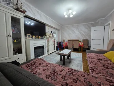 Etaj 2 - Lunca Cetatuii 4 camere decomandat cu 2 bai, bloc din ''97 - Iasi
