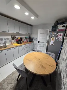 Etaj 2 - Lunca Cetatuii 4 camere decomandat cu 2 bai, bloc din ''97 - foto 14