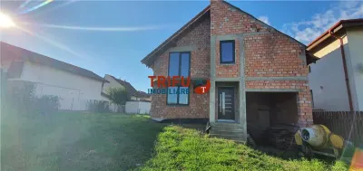 Casa la rosu S+P+M toate utilitatile de vanzare Alba Micesti - foto 2