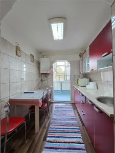 Etaj 2 - Dacia 2 camere decomandat, geam la baie, liber - foto 3