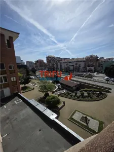 Apartament 3 camere de vanzare in centrul Orasului - foto 1