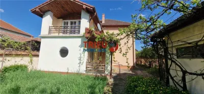 Casă cu 6 camere de vânzare - foto 1
