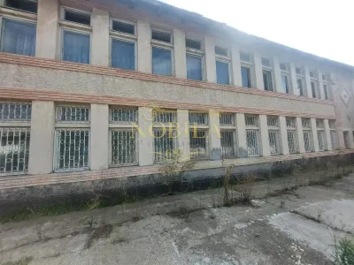 SPATIU PENTRU CAZARE/  BIROURI ZONA INDUSTRIALA ONESTI - Onesti