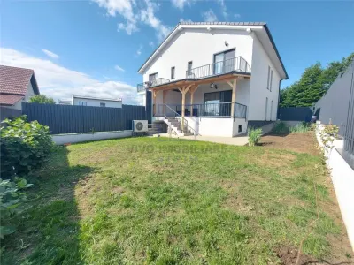Casa de vanzare in Sibiu - cu pivnita, terasa acoperita, curte libera 165 mp - Sibiu