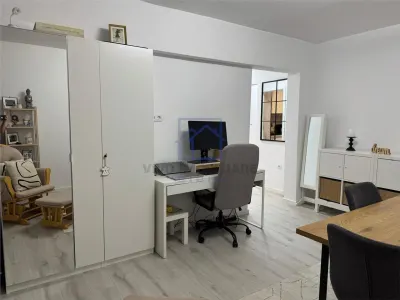 Apartament de vanzare in Sibiu - 3 camere, decomandat, cu balcon si pivnita,  Bd. Mihai Viteazu - foto 3