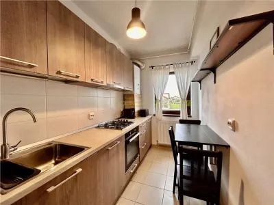 Apartament 3 camere mobilat, decomandat | Sanpetru | Parcare - foto 3