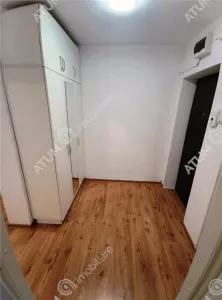 De vanzare apartament renovat cu 3 camere 2 bai si pivnita in Sibiu - foto 12