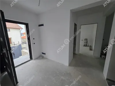 Casa individuala de vanzare cu 4 camere decomandate curte libera de 330 mp si garaj la demisol in comuna Selimbar din Sibiu - foto 15